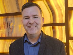 Uprkos svim pritiscima, konzervator Republičkog zavoda za zaštitu spomenika kulture Nenad Lajbenšperger i njegove kolege neustrašivo su radili svoj posao i odbili da izbrišu Generalštab iz registra zaštićenih kulturnih dobara.