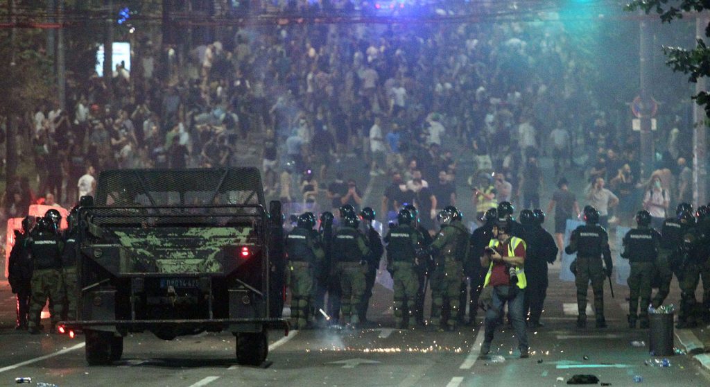 Žandarmerija i demonstanti u Beogradu