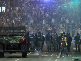 Žandarmerija i demonstanti u Beogradu