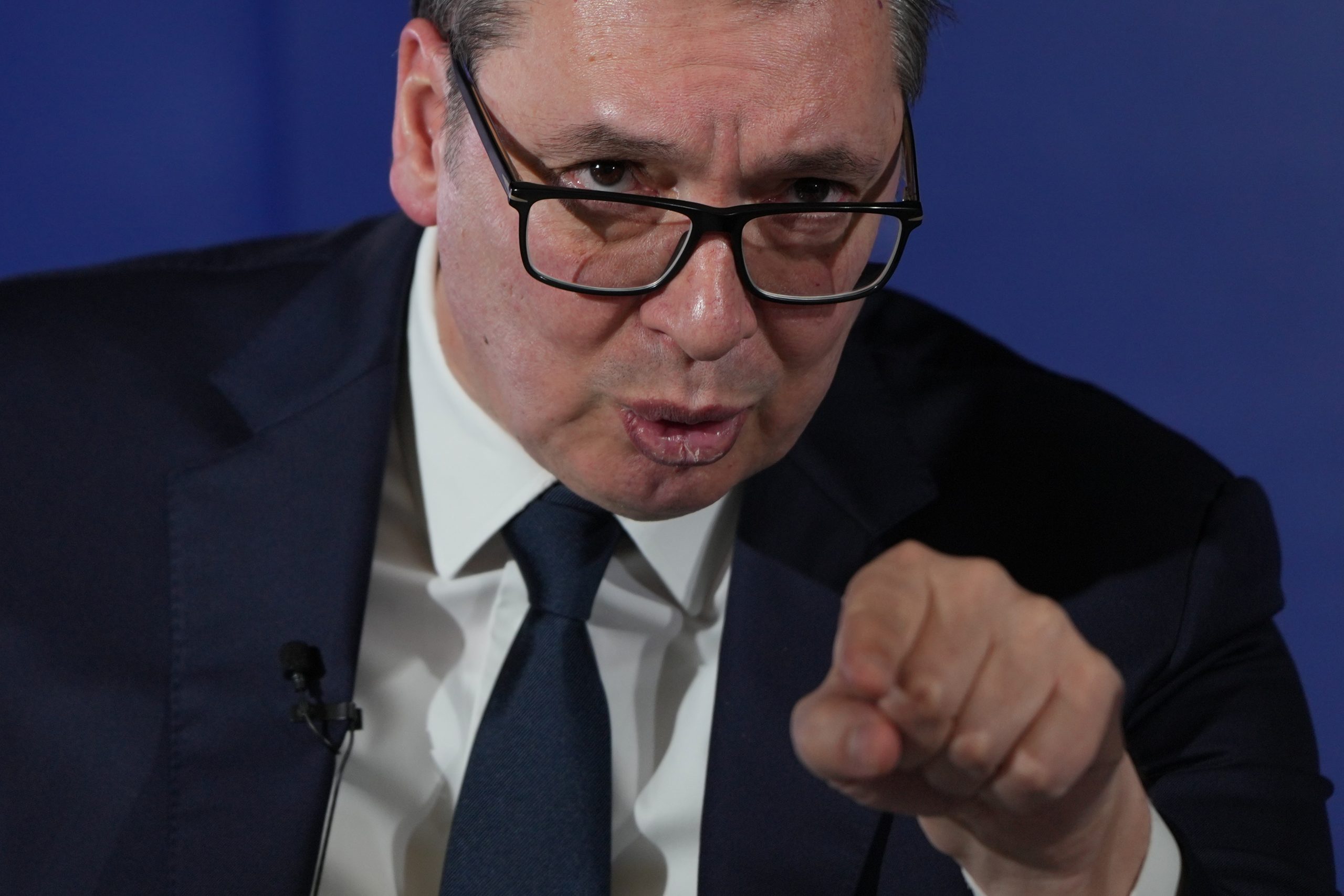 Vučić se obraća novinarima