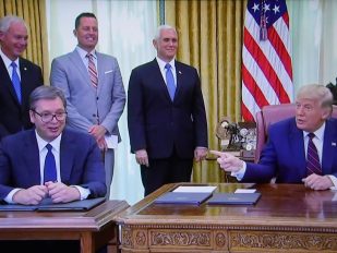 Predsednik Srbije Aleksandar Vučić u Ovalnoj sobi Bele kuće sa Donaldom Trampom