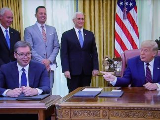 Predsednik Srbije Aleksandar Vučić u Ovalnoj sobi Bele kuće sa Donaldom Trampom