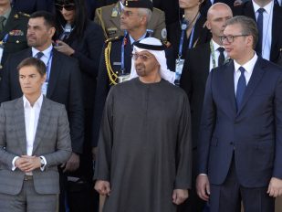Vučić i Al Nahjan na vojnoj paradi u Beogradu