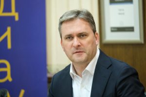 „Oni nisu samo organizovana kriminalna grupa, oni su autoimuno oboljenje u Srbiji“, rekao je ministar kulture Nikola Selaković nakon saslušanja u TOK-u.