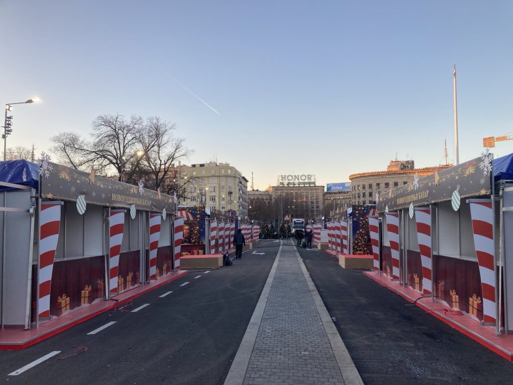 Štandovi novogodišnjeg bazara