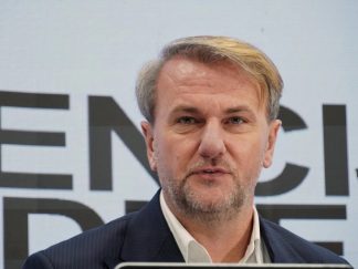 Predsednik KK Partizan Ostoja Mijailović izjavio je da je Željko Obradović sam podneo ostavku na mesto trenera i da je uprava kluba učinila sve da pomogne Obradoviću.