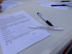 Olovka i papir studentskog formulara