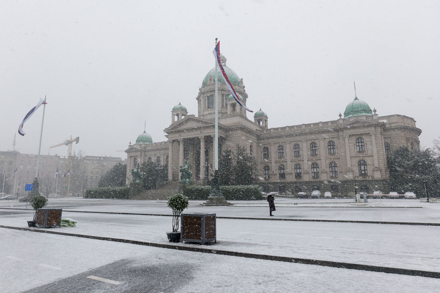 Sneg je pokrio zgradu Skupštine Srbije