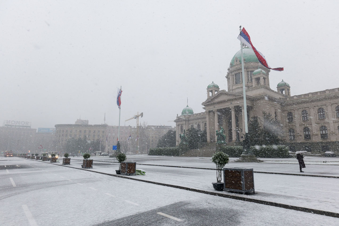 Sneg je pokrio zgradu Skupštine Srbije