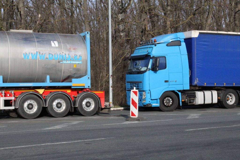 Kamioni blokiraju granične prelaze