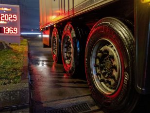 Tri desna točka na kamionskoj prikolici