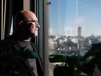 Bojan Kovačević, arhitekta, u pozadini Beograd