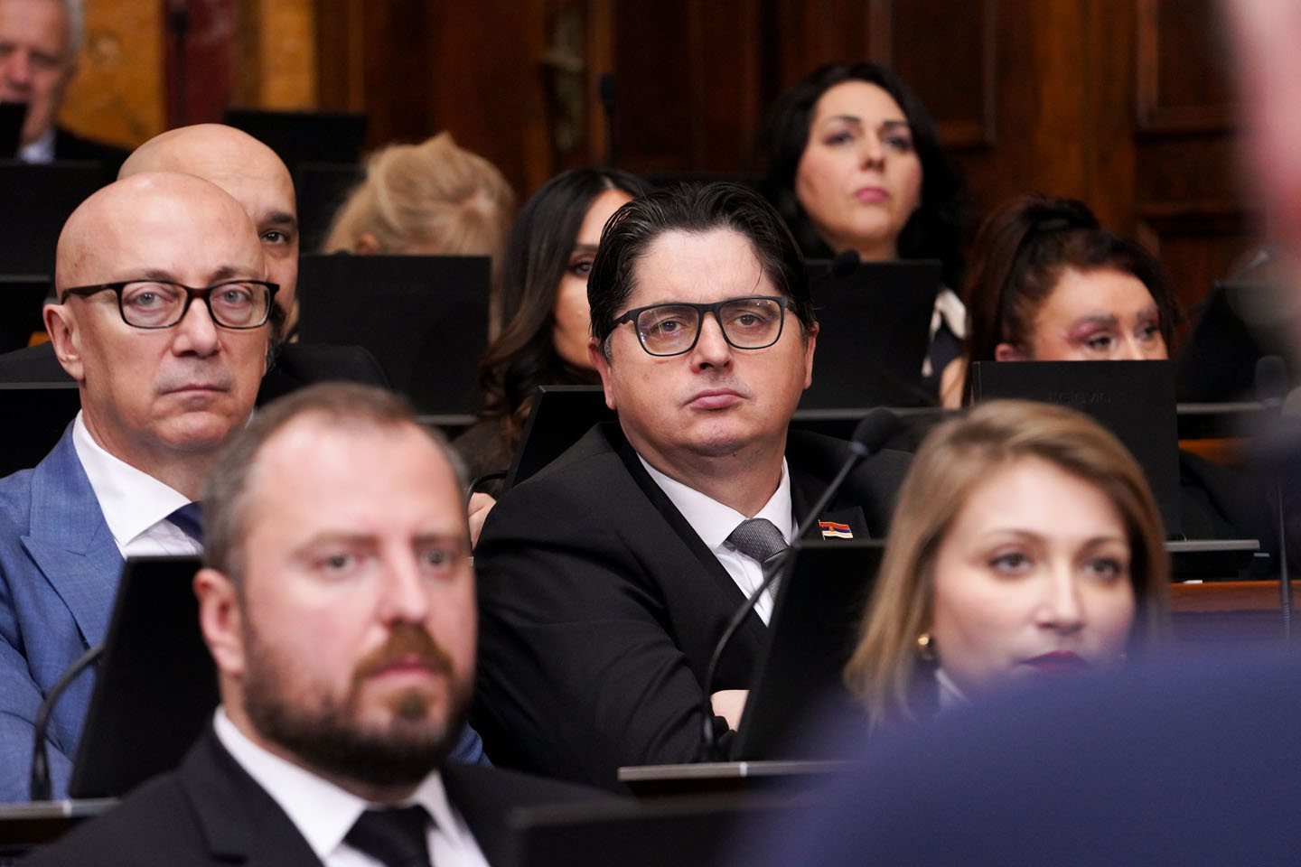 Poslanik SNS Ugleša Mrdić u poslaničkoj klui u Narodnoj skupštini