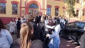 Karlovački đaci odbili da pevaju pred predsednikom opštine