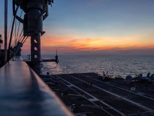 Nosač aviona sve bliži Iranu