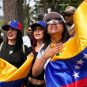 Žene sa zastavama Venecuele