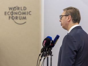 Aleksandar Vučić pred mikrofonima u Davosu