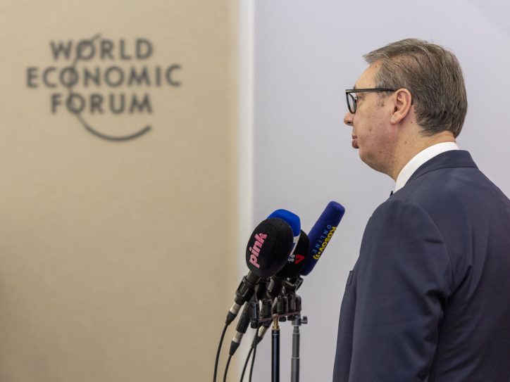 Aleksandar Vučić pred mikrofonima u Davosu