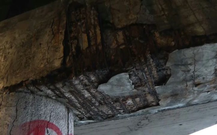 Pukotine na konstrukciji na Autokomandi