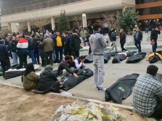 Printskrin video snimka koji kruži društvenim mrežama i navodno prikazuje slike iz mrtvačnice sa desetinama tela i ožalošćenih nakon suzbijanja protesta na obodu Teherana.