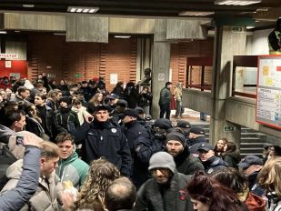 Policija, demonstranti, Filozofski fakultet Novi Sad