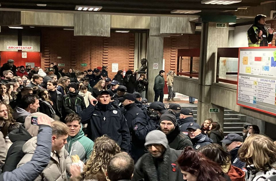 Policija, demonstranti, Filozofski fakultet Novi Sad