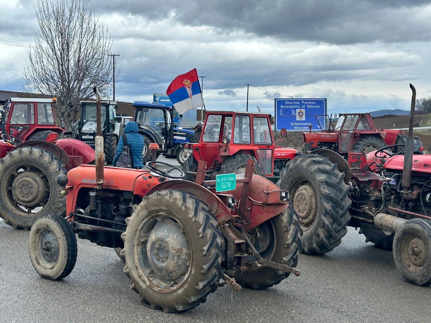 Poljoprivrednici blokirali put u Gornjoj Sabanti