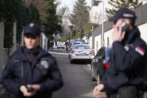 Na kuću pevača Zdravka Čolića bačena je eksplozivna naprava