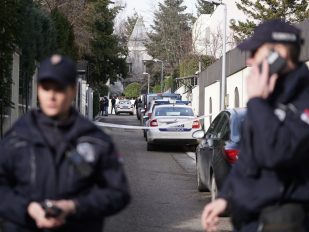 Na kuću pevača Zdravka Čolića bačena je eksplozivna naprava