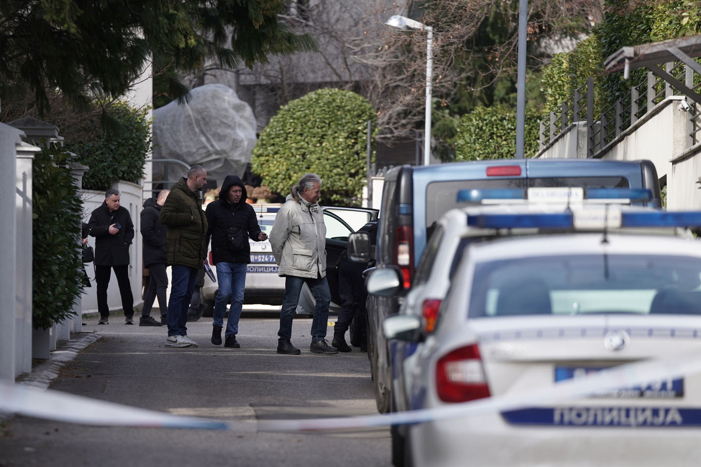 Na kuću pevača Zdravka Čolića bačena je eksplozivna naprava