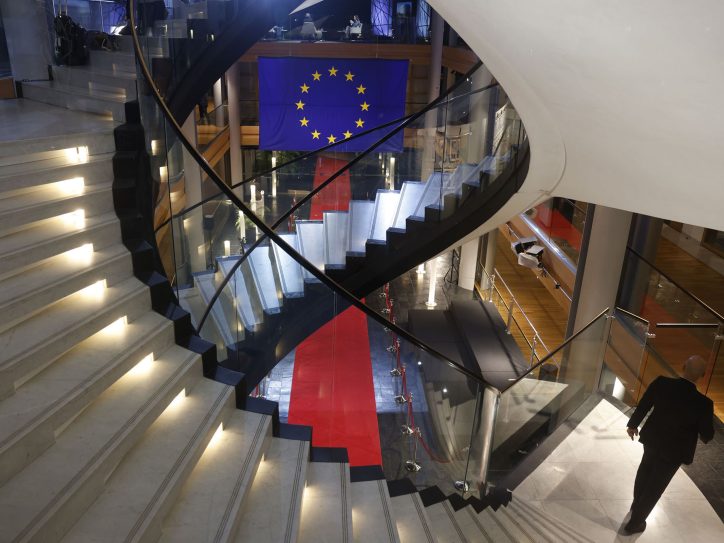 Evropski parlament, zastava EU, stepenice