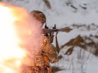 Ukrajinski vojnik sa zoljom u rejonu Harkiva