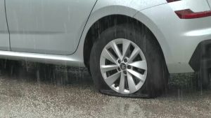 Bajina Bašta: Izbušene gume na automobilima posmatračkih misija