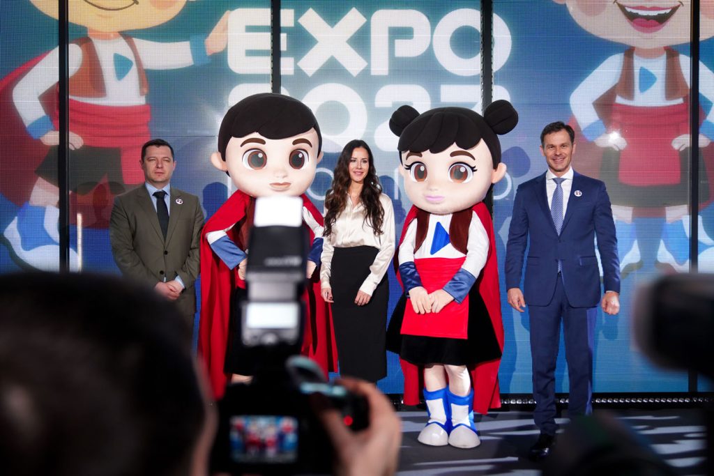 Maskote svetske izložbe Ekspo 2027 i ministar finansija Siniša Mali