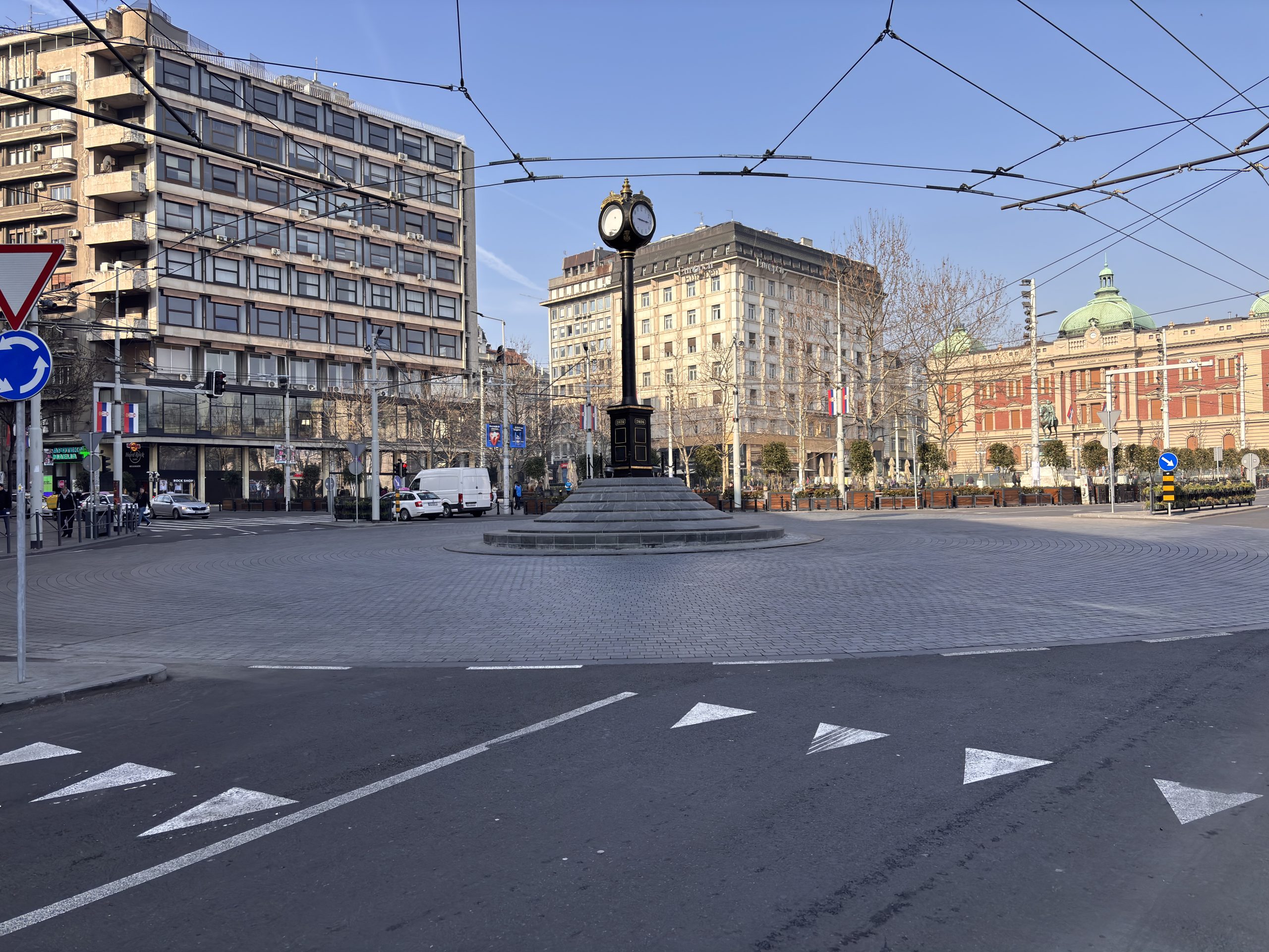 Beogradski sat na Trgu republike