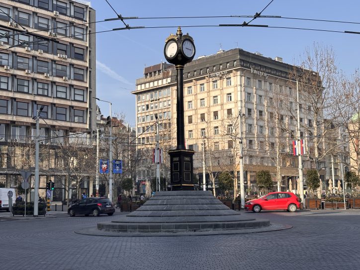 Beogradski sat na Trgu republike