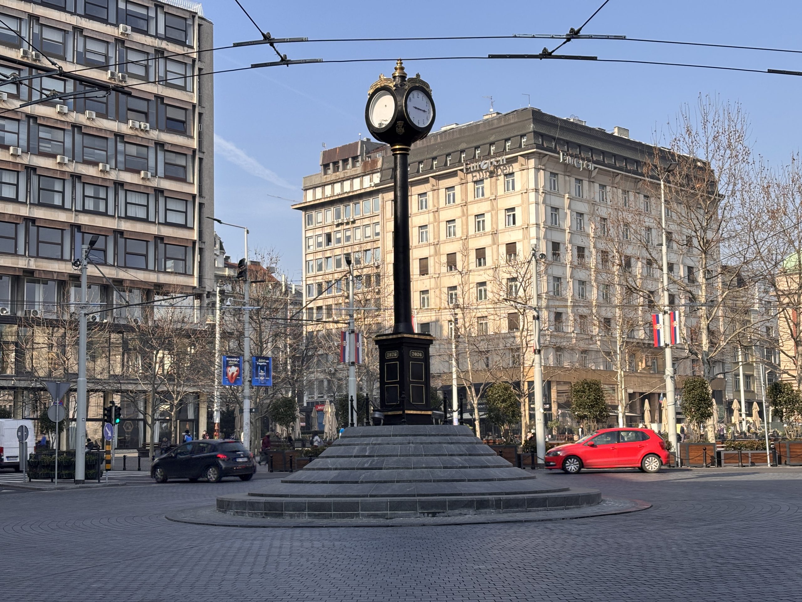 Beogradski sat na Trgu republike