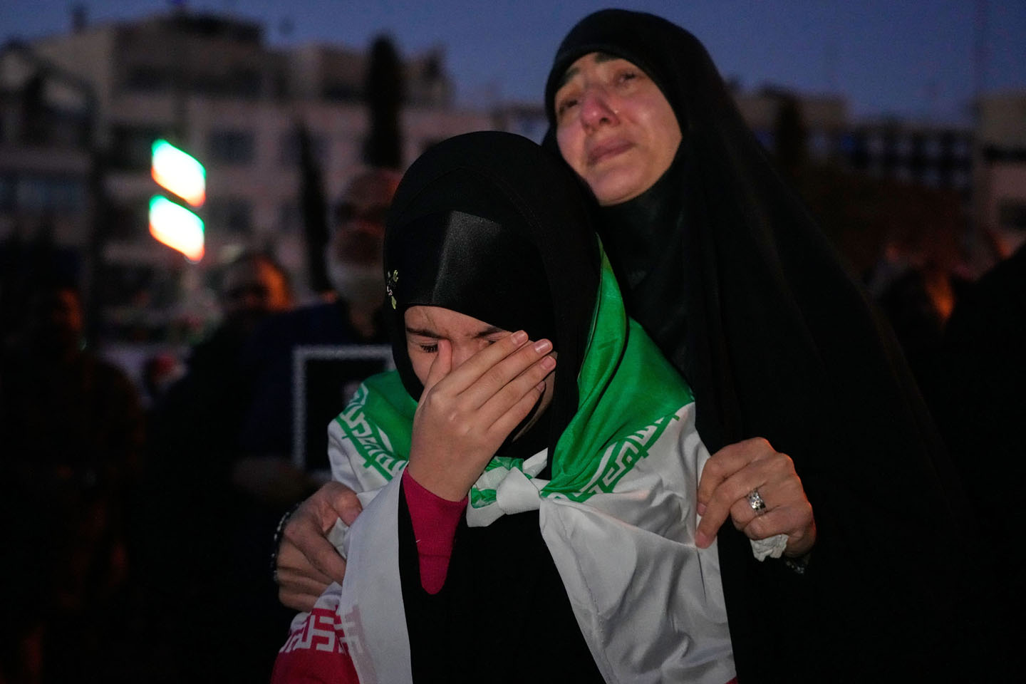 Iranke oplakuju smrt ajatolaha Alija Hamneija