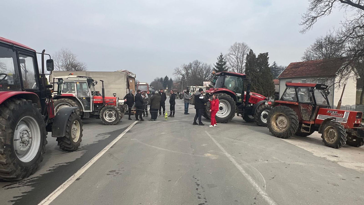 Blokada puta, traktori, poljoprivrednici