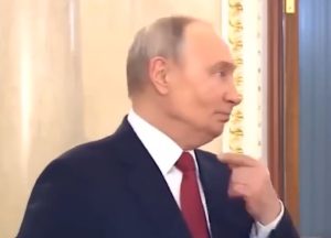 Snimak koji je Kremlj brzo obrisao: Vladimir Putin kašlje tokom govora