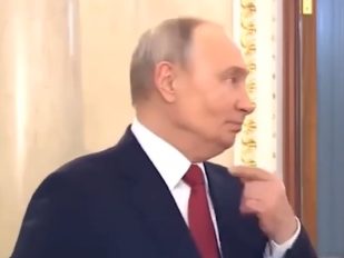 Snimak koji je Kremlj brzo obrisao: Vladimir Putin kašlje tokom govora