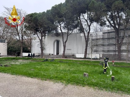 Požar na krovu paviljona Srbije u Veneciji