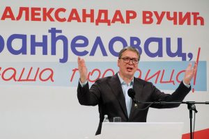 Aleksandar Vučić sa raširenim rukama u Aranđelovcu