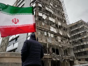 Oštećena fasada na bolnici u Teheranu