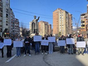 Skup studenata i profesora UPKM povodom sudbine Univerziteta