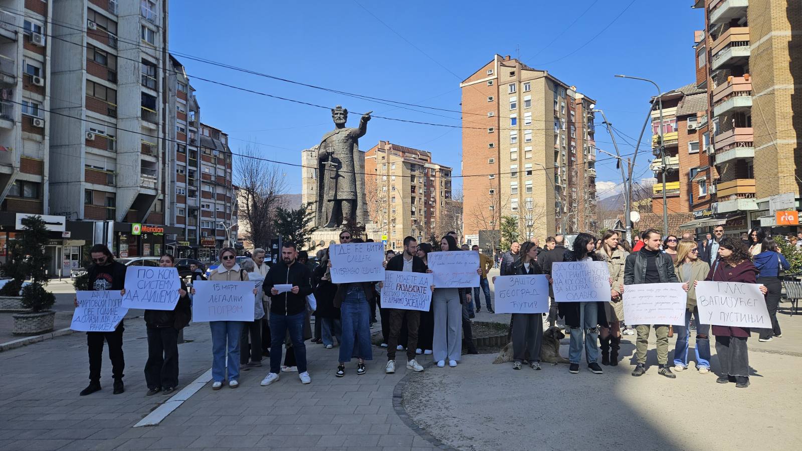 Skup studenata i profesora UPKM povodom sudbine Univerziteta