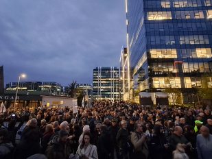 Okupljeni ispred redakcije N1
