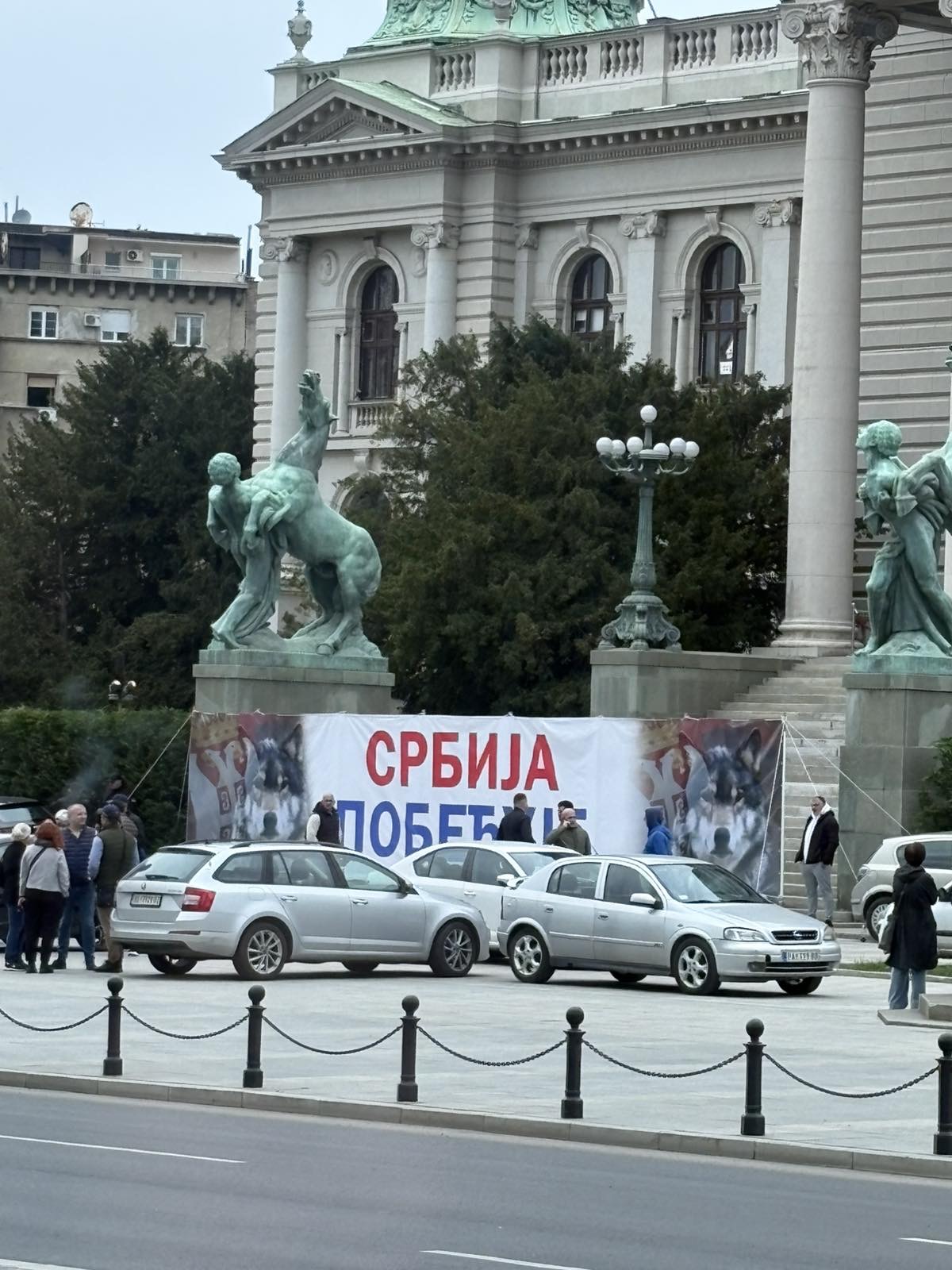 Transparent Srbija pobedjuje ispred Narodne skupstine