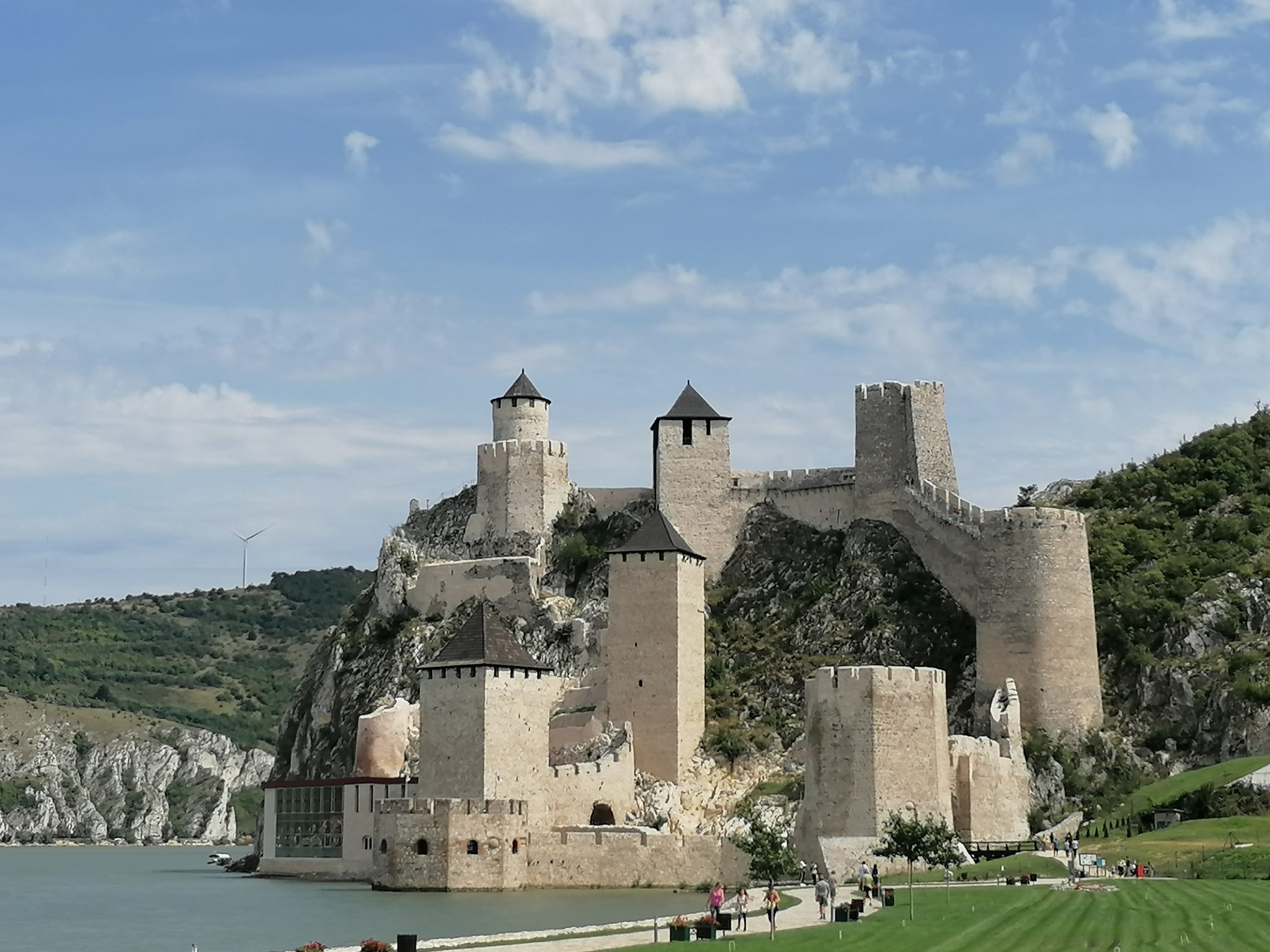 Gde građani Srbije putuju za Prvi maj i koliko to košta