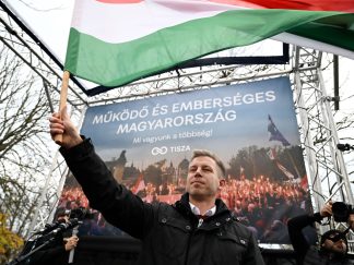 Peter Mađar na predizbornom skupu